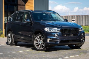 BMW X5 F15 2013-2018 GRILL PRZEDNI ATRAPA CHŁODNICY NERKI CZARNY POŁYSK 51712334710 / 51712334708  